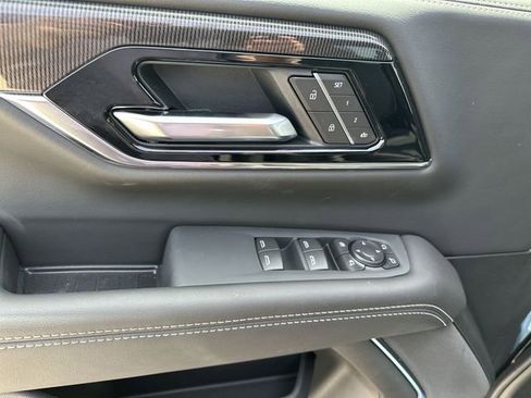 New 2026 GMC Yukon XL Elevation AWD/4WD image 17