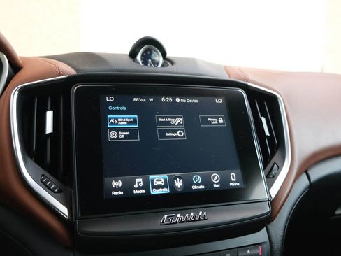 Used 2018 Maserati Ghibli Sedan 4D image 39