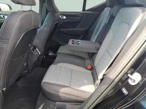 Used 2023 Volvo XC40 B5 Core AWD/4WD image 23