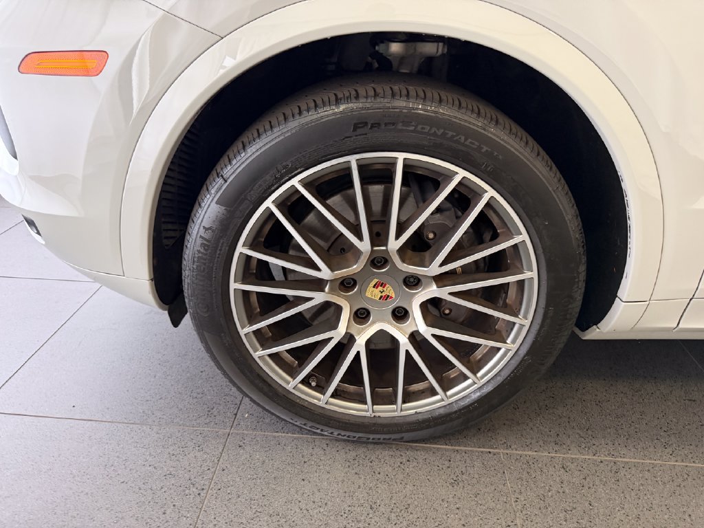 Certified 2023 Porsche Cayenne Platinum Edition AWD/4WD image 10