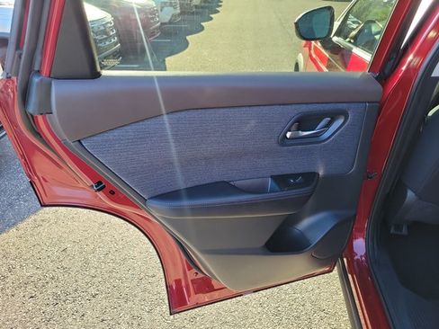 Used 2023 Nissan Rogue SV FWD image 14