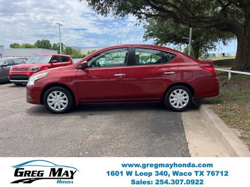 Used 2017 Nissan Versa SV FWD image 4
