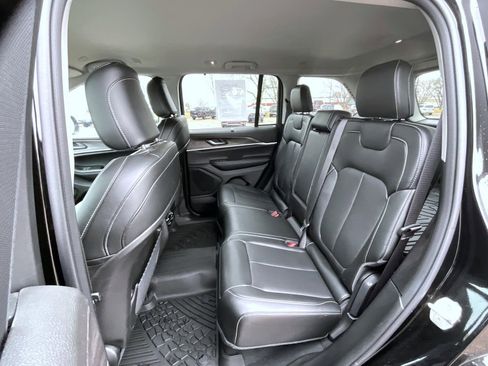 Used 2024 Jeep Grand Cherokee Limited w/ Luxury Tech Group II image 20