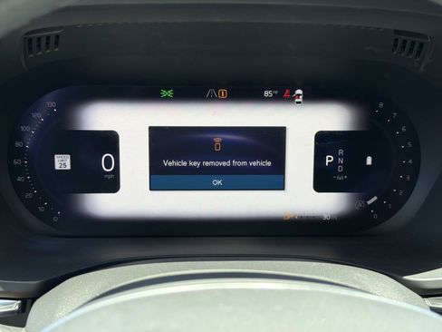 Certified 2023 Volvo XC60 B5 Plus AWD/4WD image 10