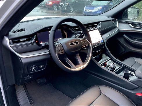 New 2025 Jeep Grand Cherokee Limited image 6