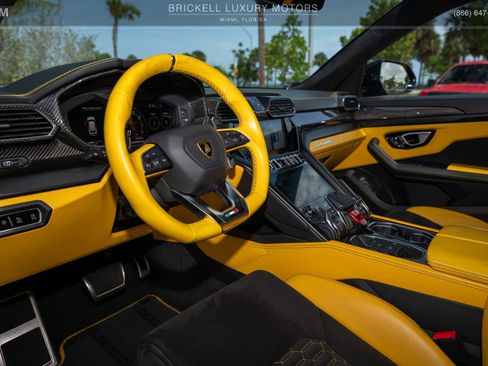 Used 2022 Lamborghini Urus AWD/4WD image 5