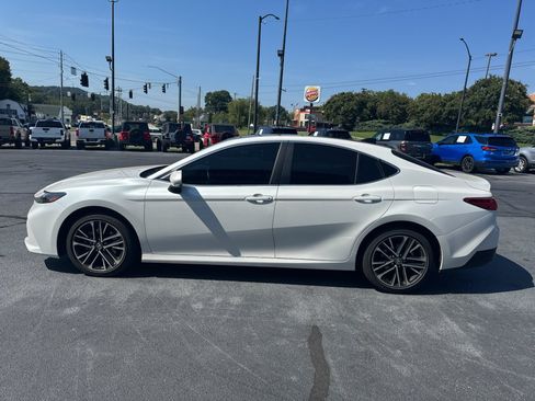 Used 2025 Toyota Camry XLE w/ Premium Plus Package AWD/4WD image 6