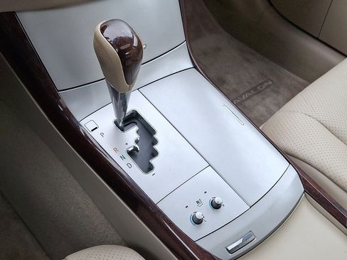 Used 2009 Toyota Avalon Limited image 16