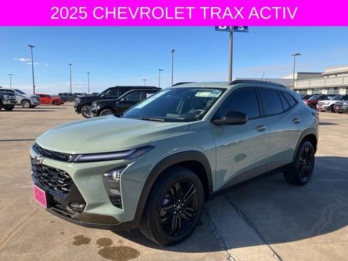 Used 2025 Chevrolet Trax ACTIV w/ Driver Confidence Package image 3