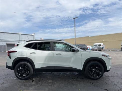 Used 2025 Chevrolet Trax ACTIV w/ Driver Confidence Package FWD image 9
