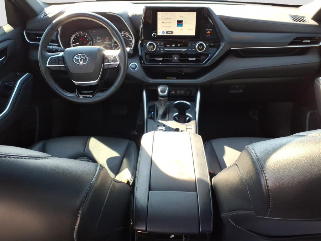Used 2023 Toyota Highlander XSE AWD/4WD image 12