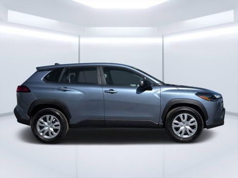 Used 2025 Toyota Corolla Cross L FWD image 2