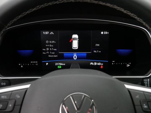 Certified 2022 Volkswagen Tiguan SE image 21