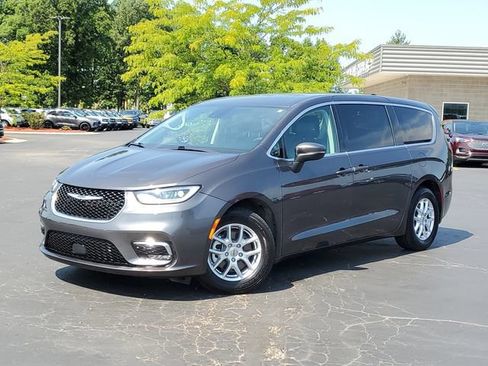 Used 2023 Chrysler Pacifica Touring-L FWD image 38