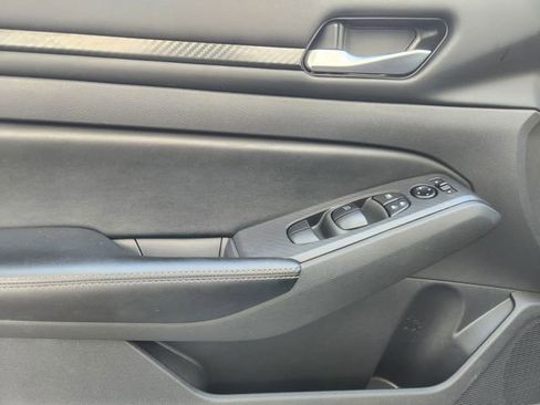 Used 2024 Nissan Altima 2.5 SV image 17