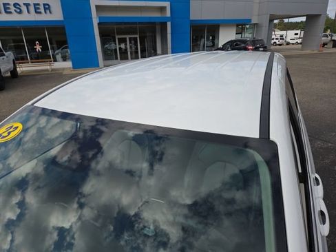 Used 2023 Chrysler Pacifica Touring-L FWD image 34