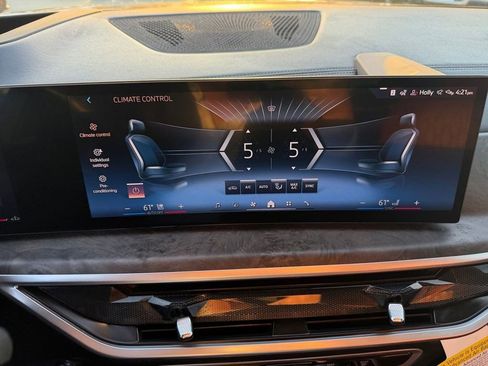 Used 2025 BMW X7 xDrive40i w/ M Sport Package image 23