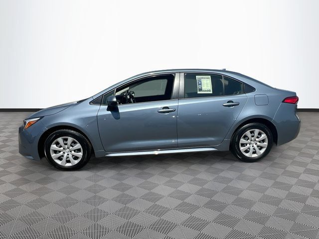 Used 2025 Toyota Corolla LE FWD image 4