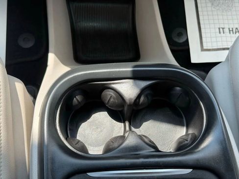 Used 2017 Chrysler Pacifica Touring-L w/ Tire & Wheel Group image 39