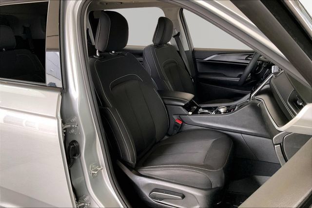 Used 2023 Jeep Grand Cherokee L Laredo w/ Luxury Tech Group I AWD/4WD image 21