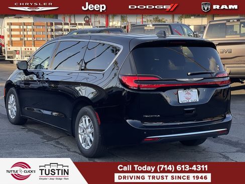 New 2026 Chrysler Pacifica Select FWD image 4