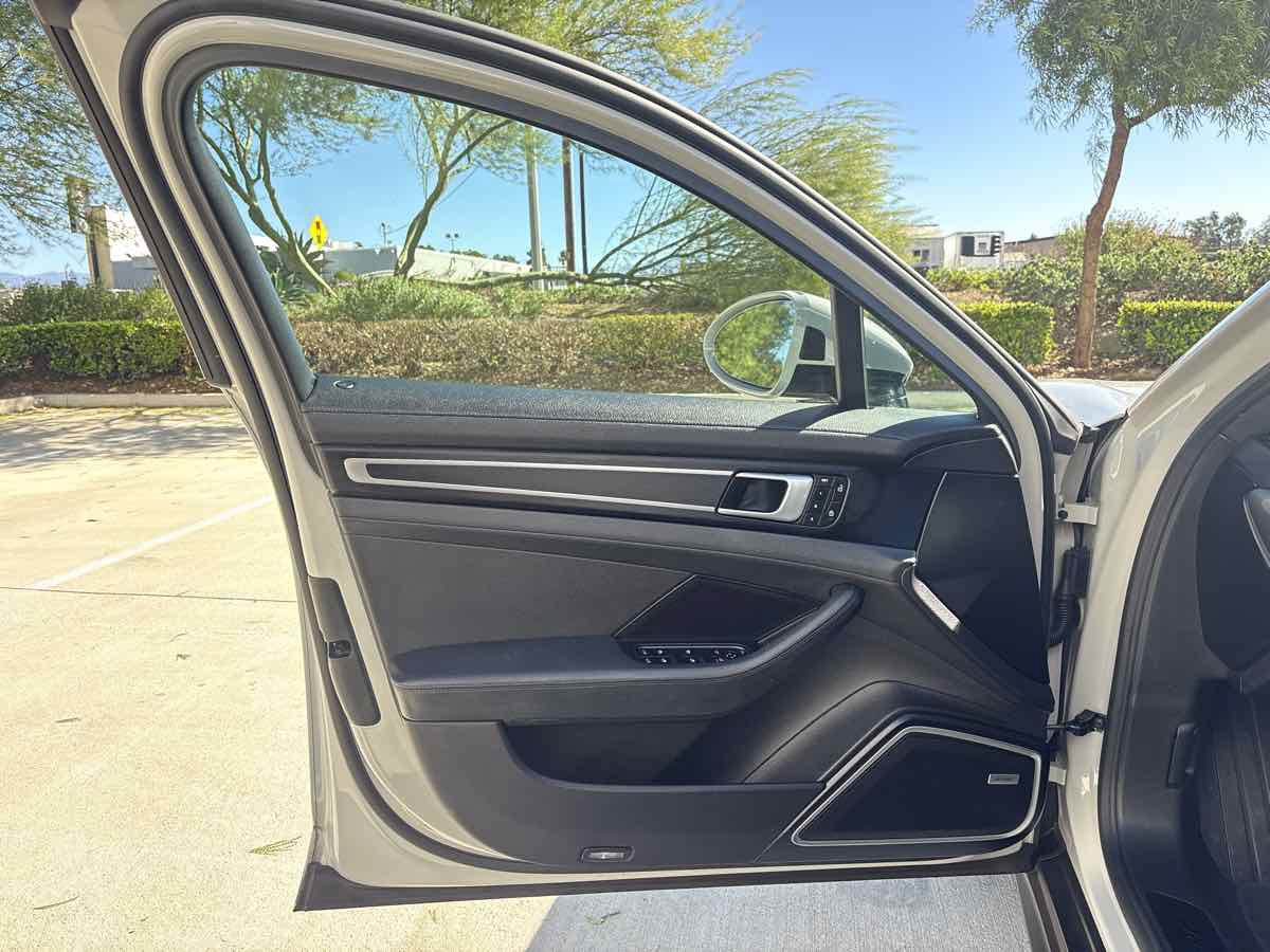 Used 2022 Porsche Panamera Platinum Edition w/ Assistance Package RWD image 19