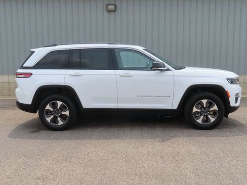 Used 2023 Jeep Grand Cherokee 4WD 4xe image 3