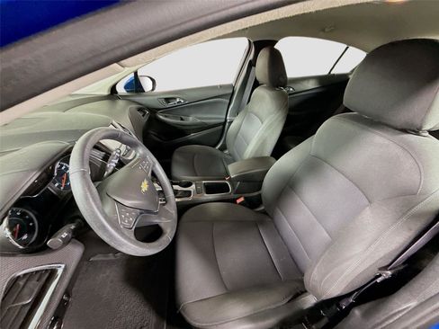 Used 2017 Chevrolet Cruze LT w/ Convenience Package image 14