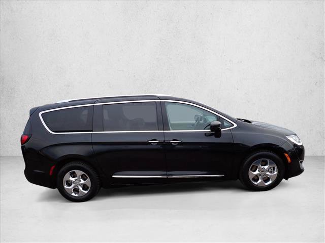 Used 2019 Chrysler Pacifica Touring-L FWD image 5