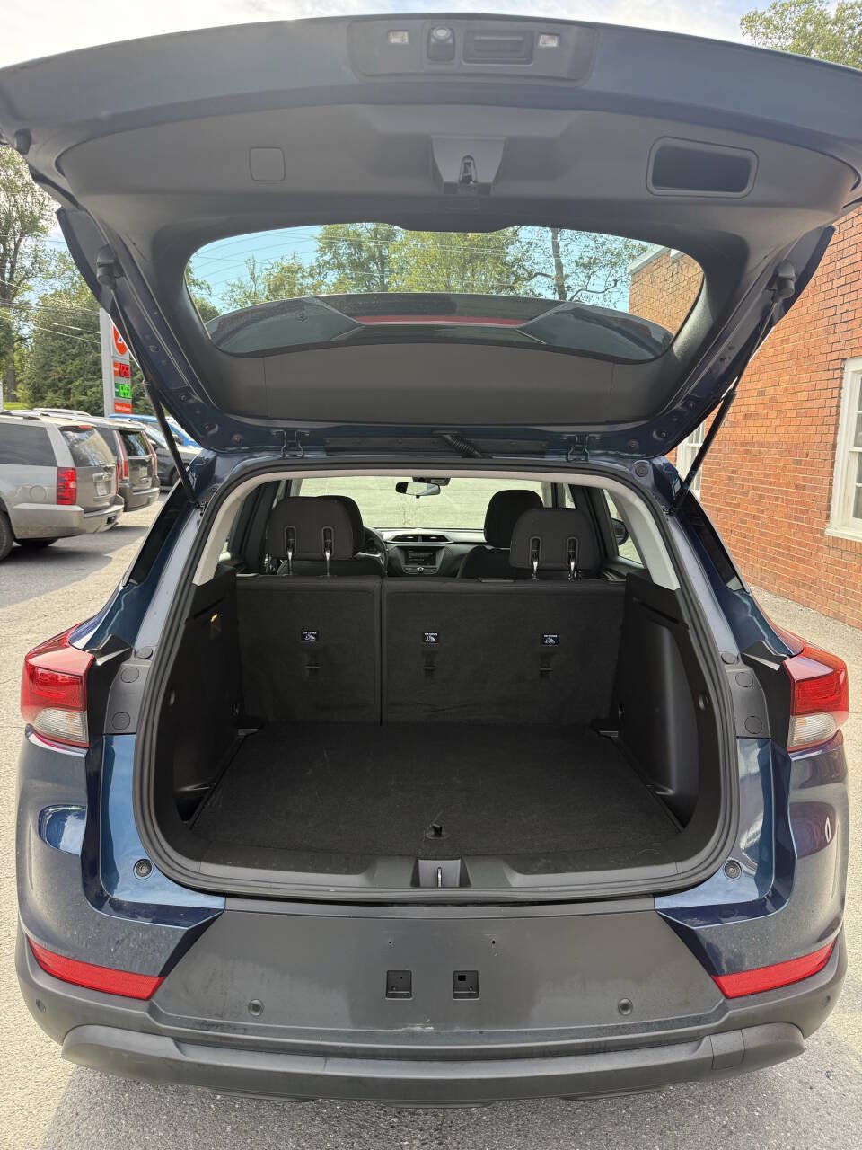 Used 2021 Chevrolet TrailBlazer LS w/ LPO, Blackout Package AWD/4WD image 18
