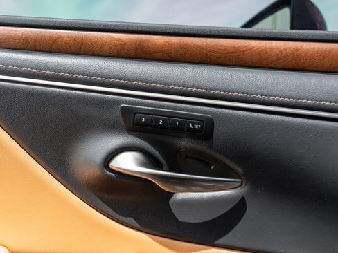 Used 2025 Lexus ES 350 w/ Accessory Package (Z2) FWD image 17