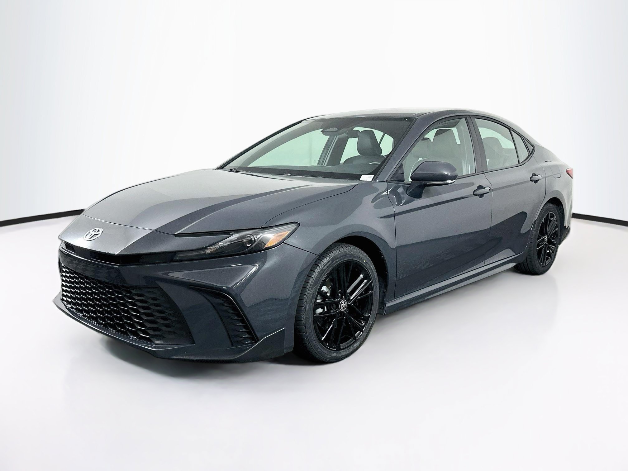 Used 2025 Toyota Camry SE FWD image 3