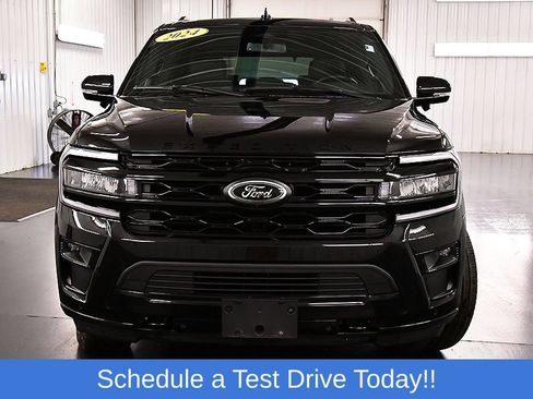 Used 2024 Ford Expedition Limited AWD/4WD image 2