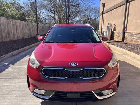 Used 2018 Kia Niro LX image 2