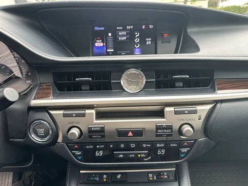Used 2016 Lexus ES 350 w/ Premium Package w/Wood Trim image 20