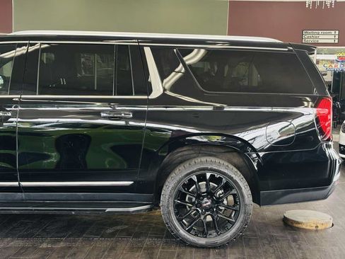 Used 2023 GMC Yukon XL SLT AWD/4WD image 14