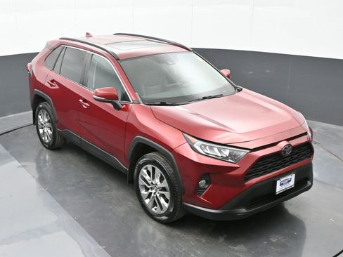 Used 2021 Toyota RAV4 XLE Premium image 33