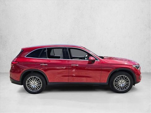 Used 2026 Mercedes-Benz GLC 300 image 4