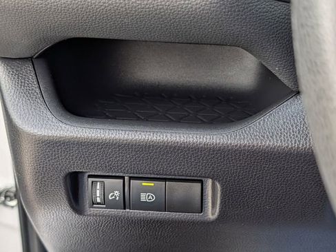 Used 2025 Toyota RAV4 XLE AWD/4WD image 22