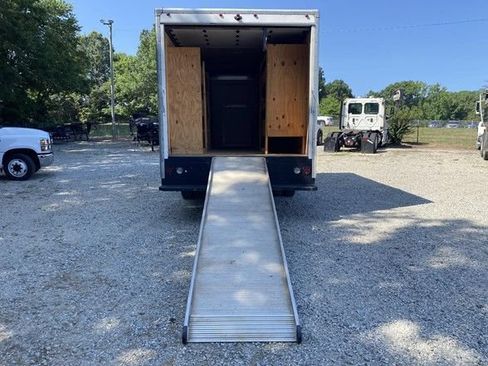 Used 2020 Chevrolet Express 3500 Extended w/ Driver Convenience Package RWD image 7