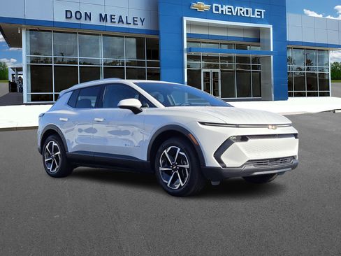 New 2026 Chevrolet Equinox EV LT image 1