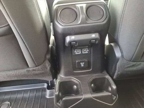Used 2023 Jeep Gladiator Sport AWD/4WD image 19