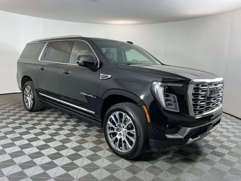 Used 2026 GMC Yukon XL Denali w/ Sun & Power Step Package AWD/4WD image 3