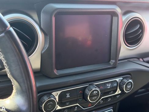 Used 2021 Jeep Wrangler Sport image 7