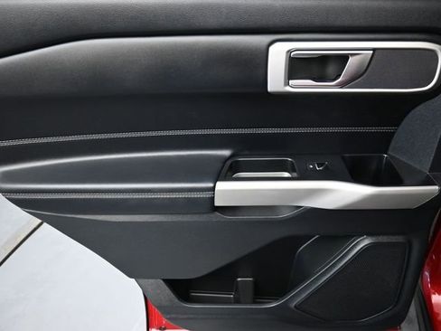 Used 2021 Ford Explorer XLT w/ Equipment Group 202A image 23