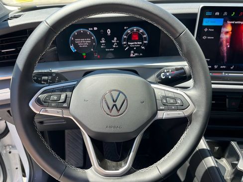 Used 2026 Volkswagen Tiguan SE AWD/4WD image 12