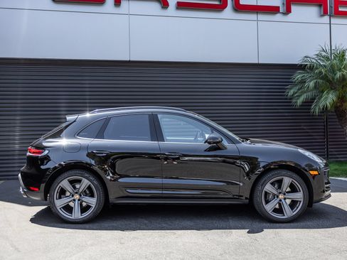 Certified 2026 Porsche Macan AWD/4WD image 8