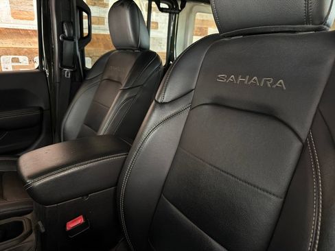 Used 2020 Jeep Wrangler Unlimited Sahara AWD/4WD image 8