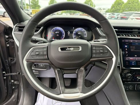 Used 2024 Jeep Grand Cherokee L Limited w/ Luxury Tech Group II AWD/4WD image 25