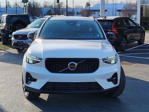 Certified 2025 Volvo XC40 B5 Plus image 32